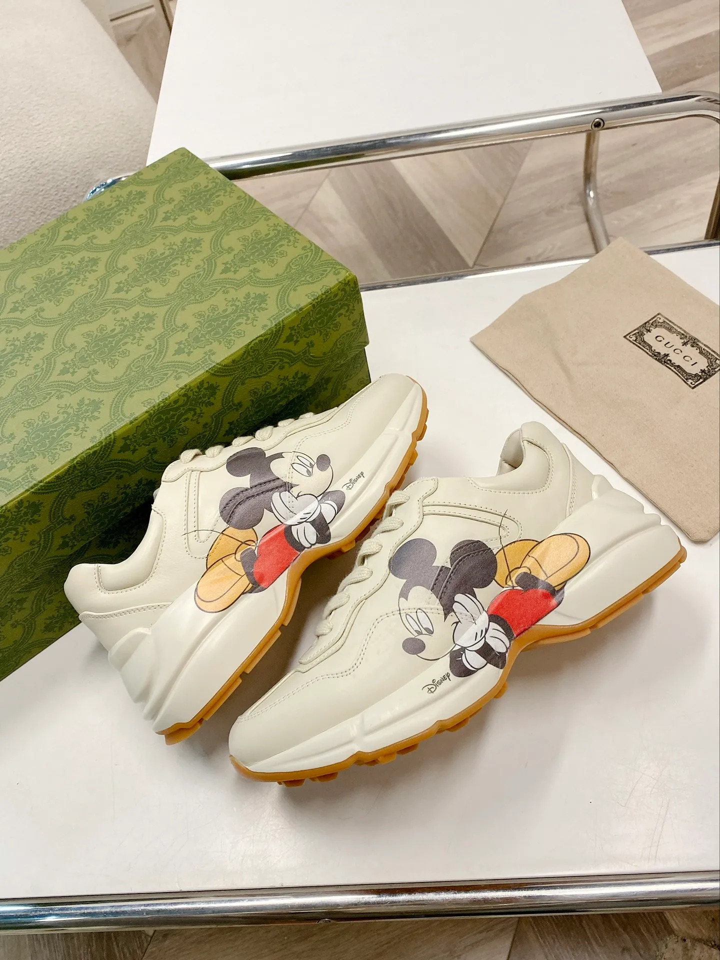👟👟Ex-factory price 480👟👟 Women's shoes, women's clothing, upgraded version 2022 Gucci Gucci top version couples' dad shoes series is new! 🖤 ⚠GG couple’s dad shoes have been popular in recent years; new colors are updated constantly; Gucci has updated new colors in 2022, and our home and counters have new ones at the same time. This classic dad shoe has celebrities and Internet celebrities Anchors and others are sure to plant grass and call ❤ Classic fashion style, distressed leather surface, 5D drawing printing; mixed surface splicing colors, etc... Original customization (off-white eco-friendly cowhide, first layer of cowhide inside), original outsole... Shiny colorful drawings embellish the sides of the shoe body, old color rubbing, package production technology, 1:1 creation / only to make the best shoes. Size: Women’s 35-45
